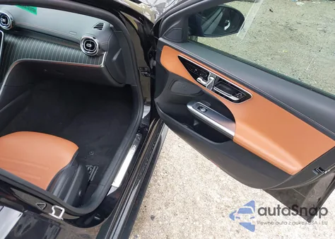 2023 Mercedes-Benz C 300 Sedan z USA, uszkodzony, nr VIN W1KAF4GB7PR070477